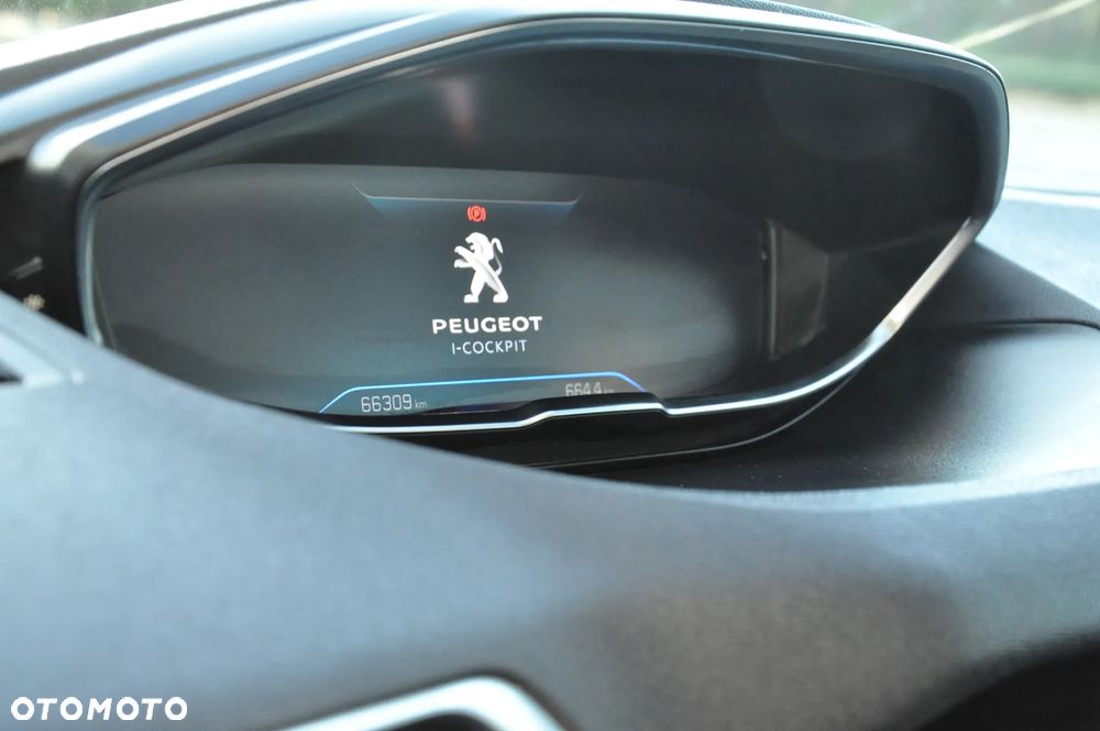 Peugeot 5008 1.2 PureTech Allure S&S EAT8 - 31