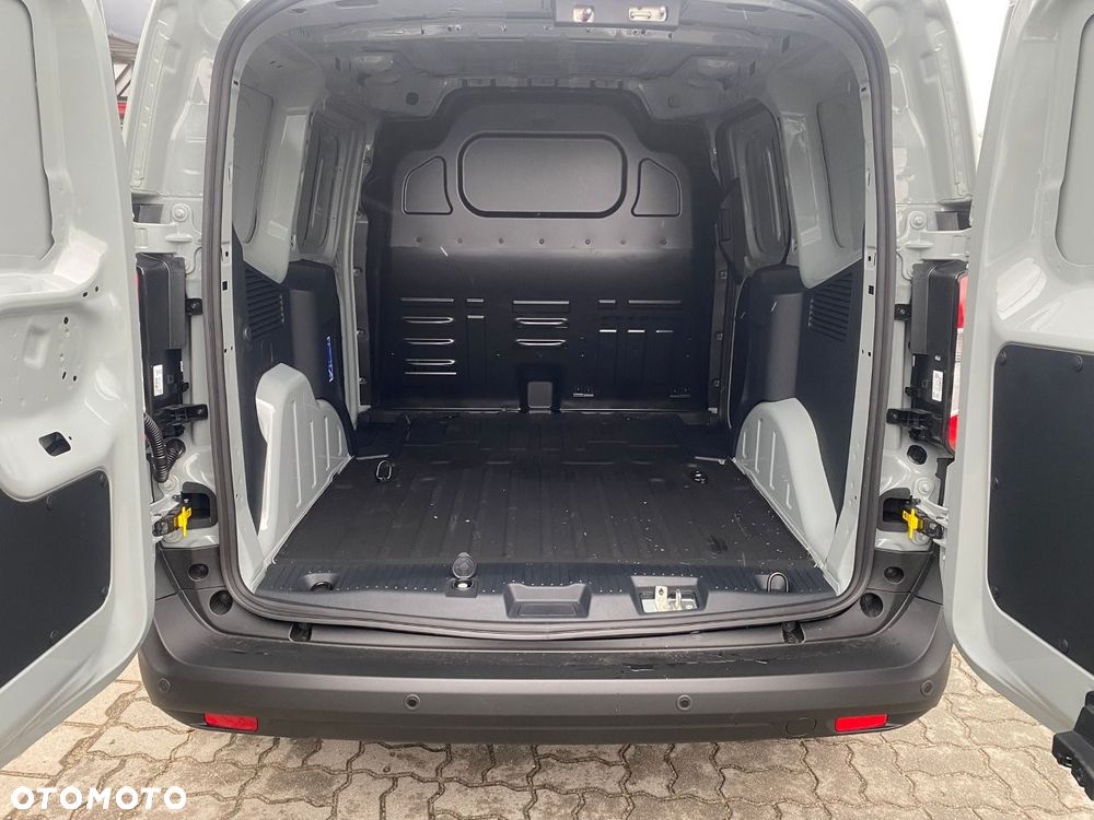 Ford Transit Courier - 15