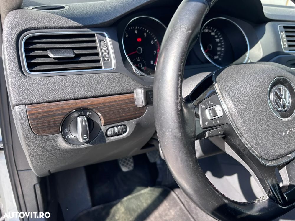 Volkswagen Jetta 1.4 TSI Comfortline - 21