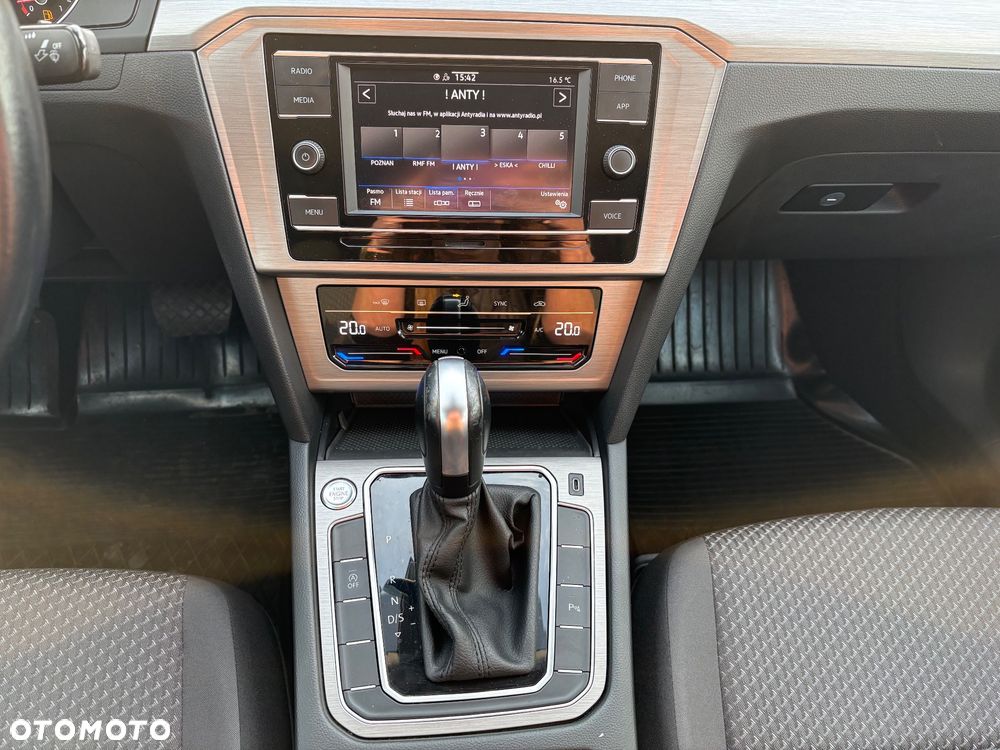 Volkswagen Passat - 15