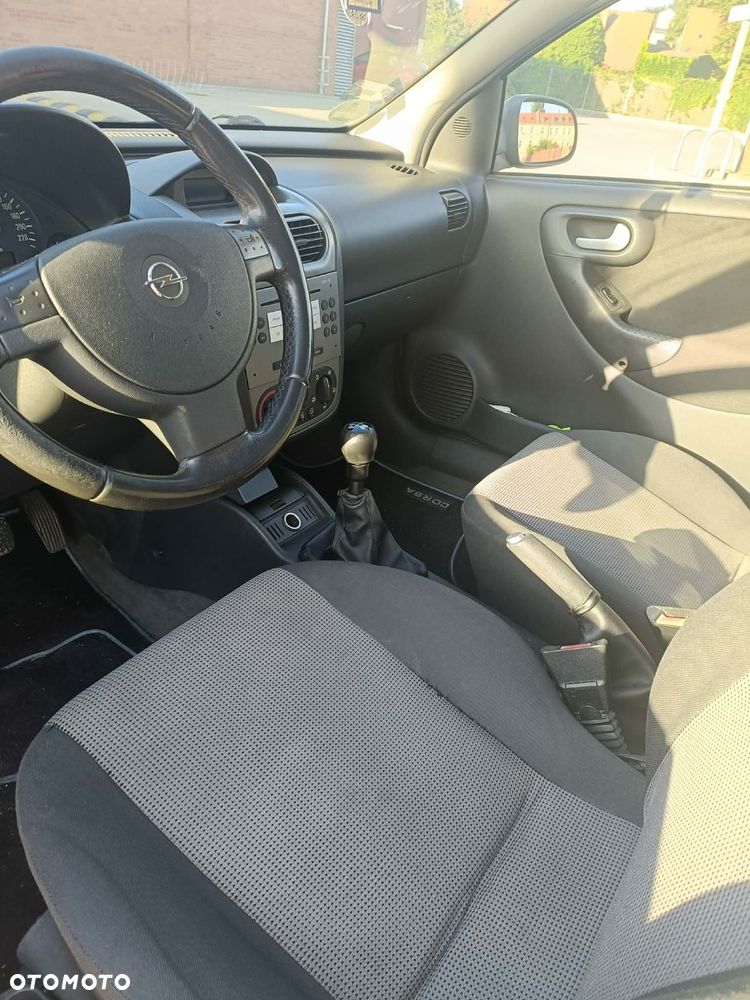 Opel Corsa 1.0 12V Cosmo - 11