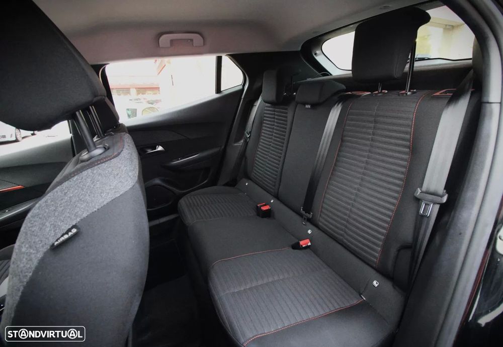 Peugeot e-2008 50 kWh Active - 13