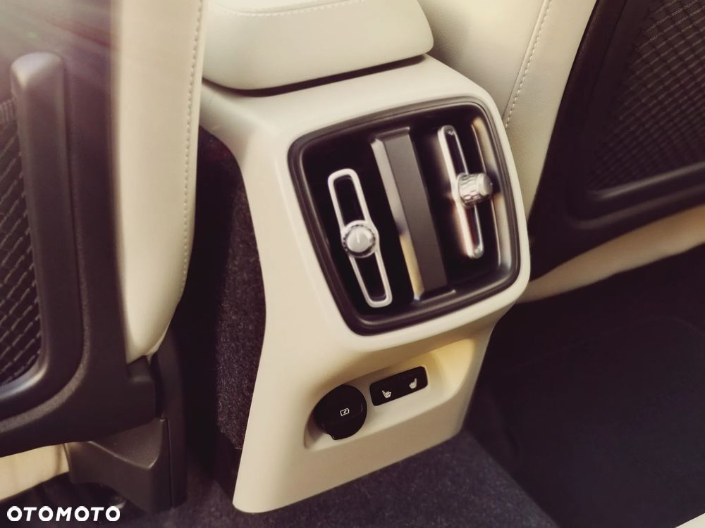Volvo XC 40 B5 B AWD Ultimate Dark - 11