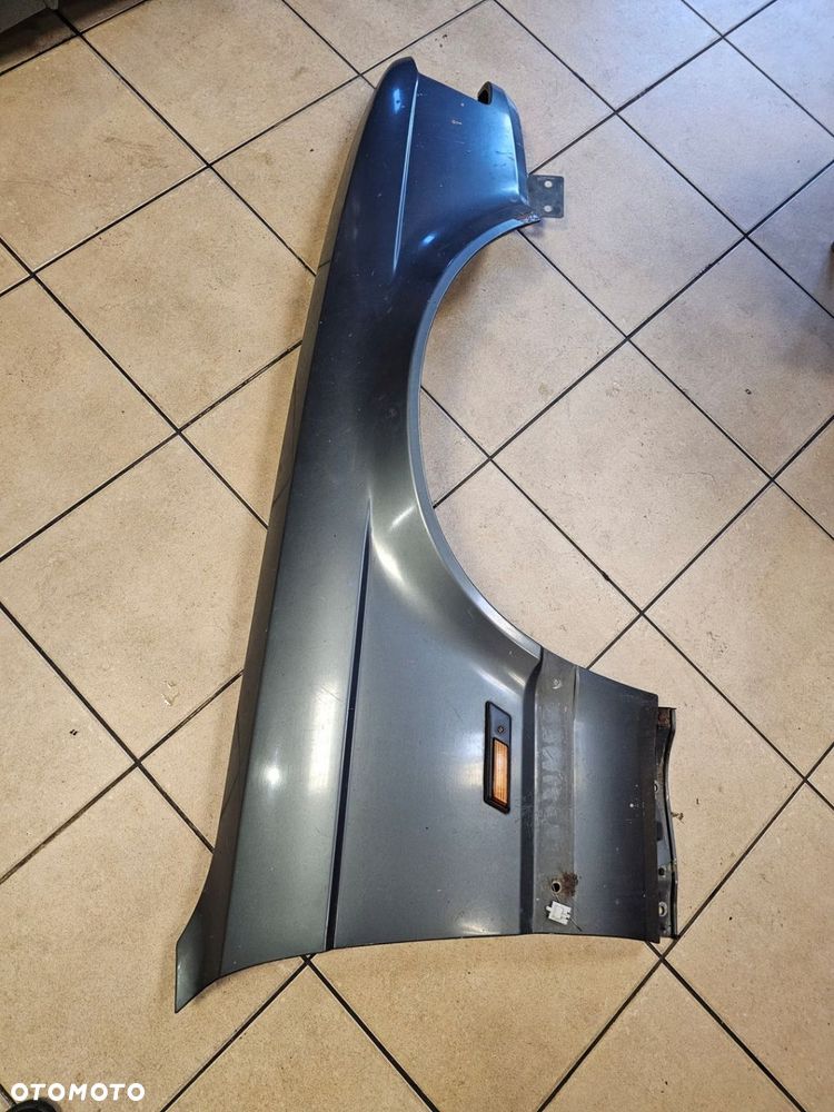 BŁOTNIK PRAWY PRZÓD BMW E32 SREBRNY - 5