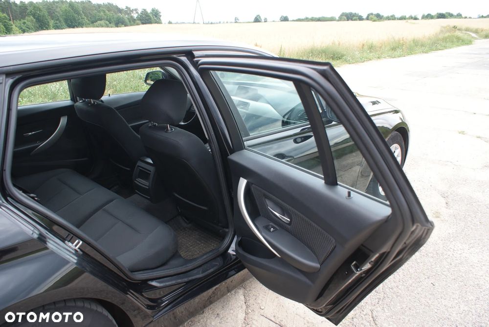 BMW Seria 3 320d - 16