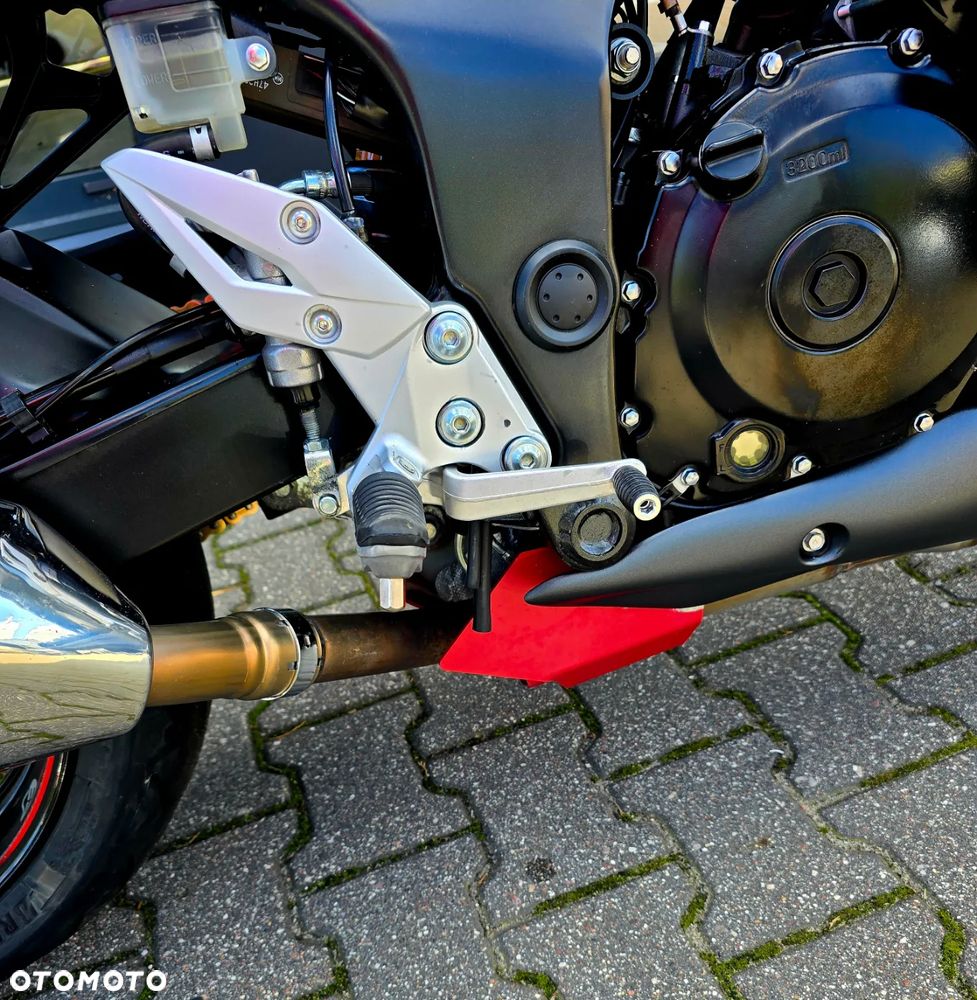 Suzuki GSR - 15