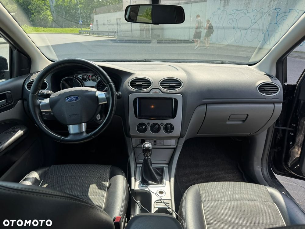 Ford Focus 1.8 FF Ghia - 12