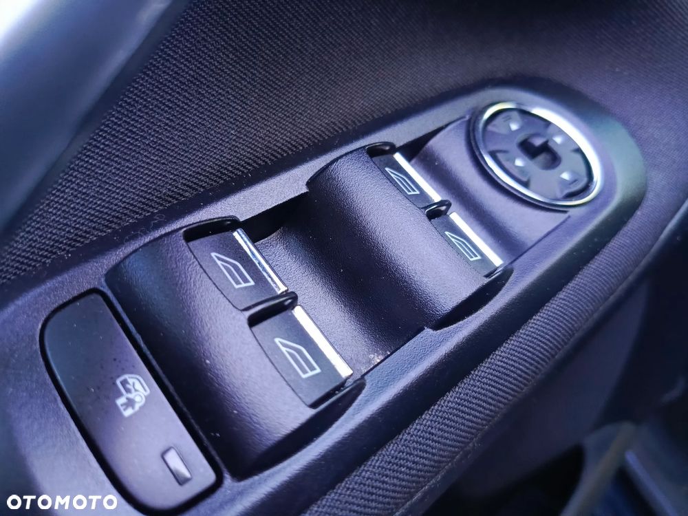 Ford S-Max 2.0 Titanium - 36