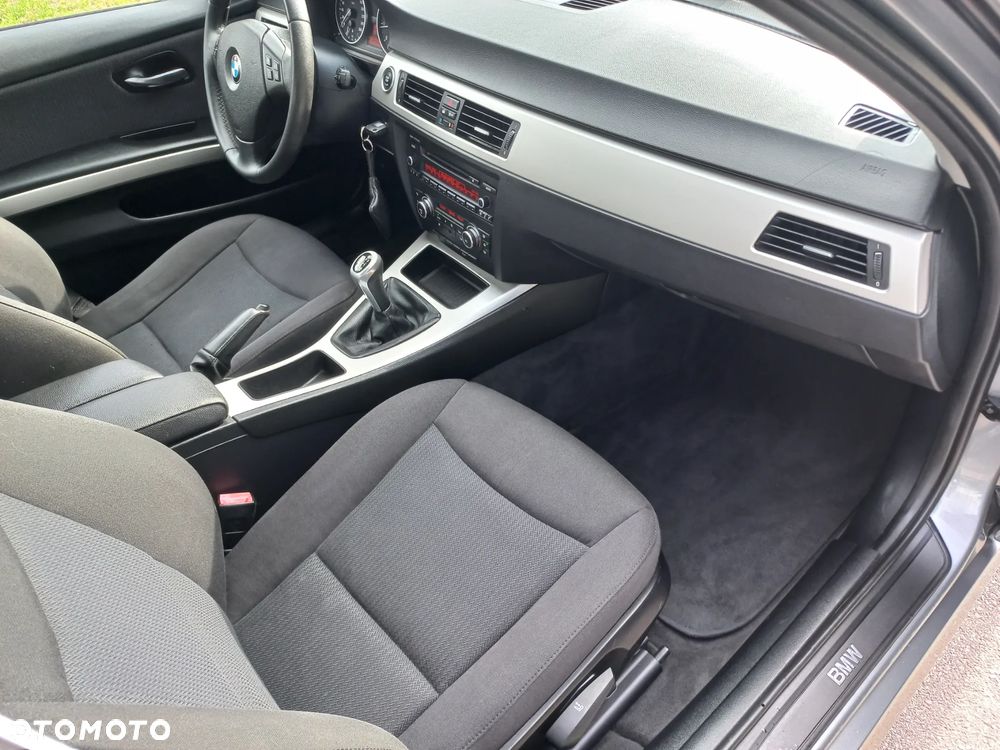 BMW Seria 3 318i Edition Exclusive - 24