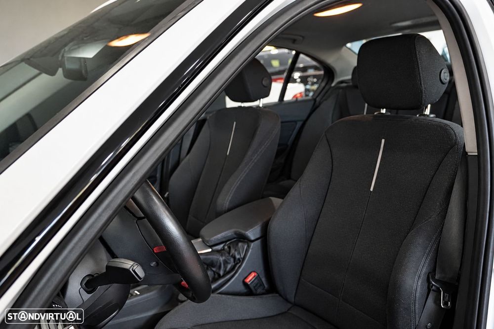 BMW 320 d Sport Line - 13