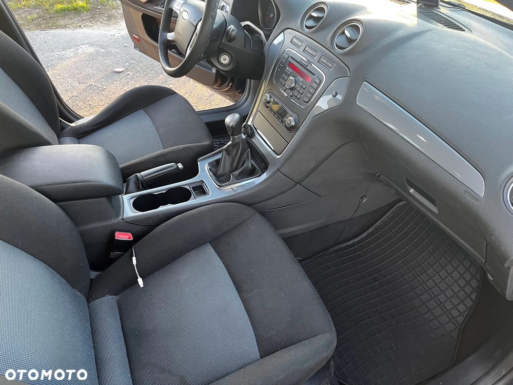 Ford Mondeo 2.0 Ambiente - 10