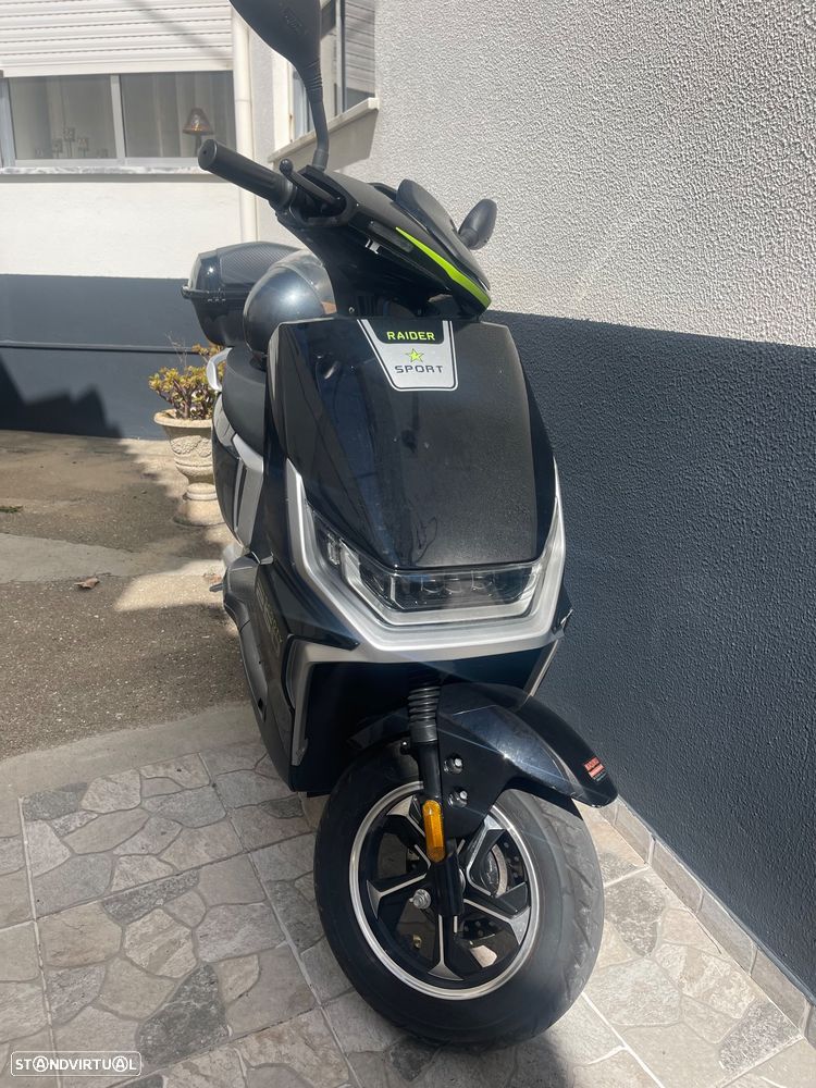 Raider Scooty Sport 250 - 1