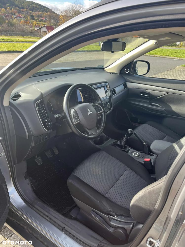 Mitsubishi Outlander - 16