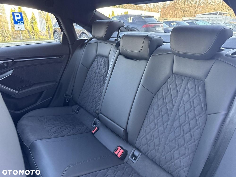 Audi RS3 Limousine - 12