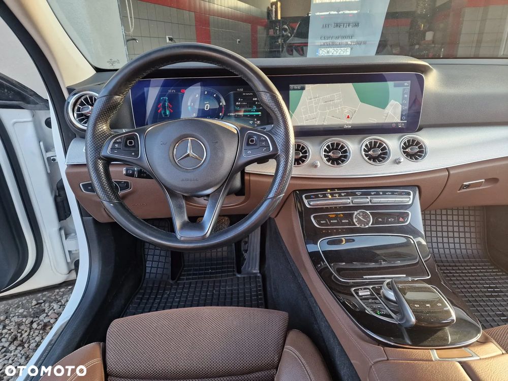 Mercedes-Benz Klasa E 220 d 4-Matic 9G-TRONIC - 10
