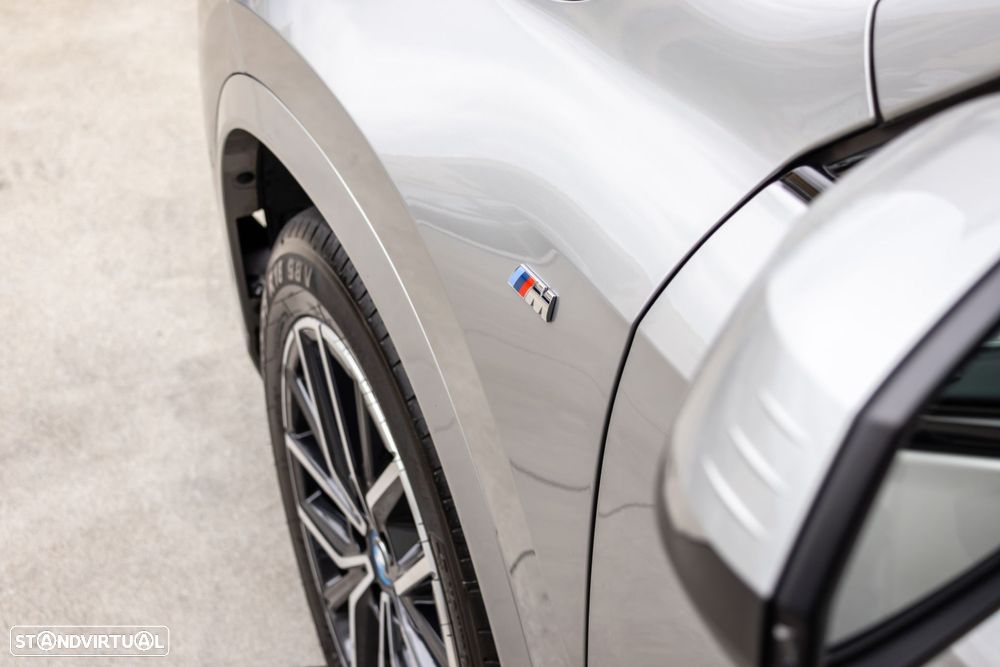 BMW iX1 eDrive20 Pack Desportivo M - 11