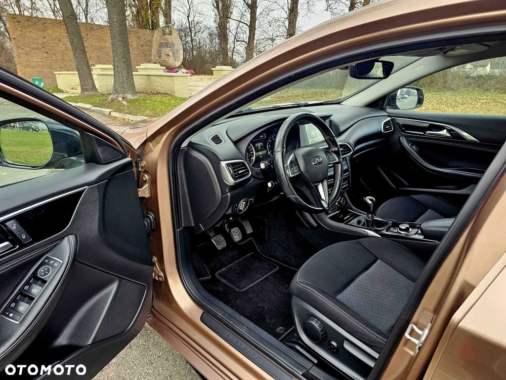 Infiniti Q30 1.6t Premium - 16