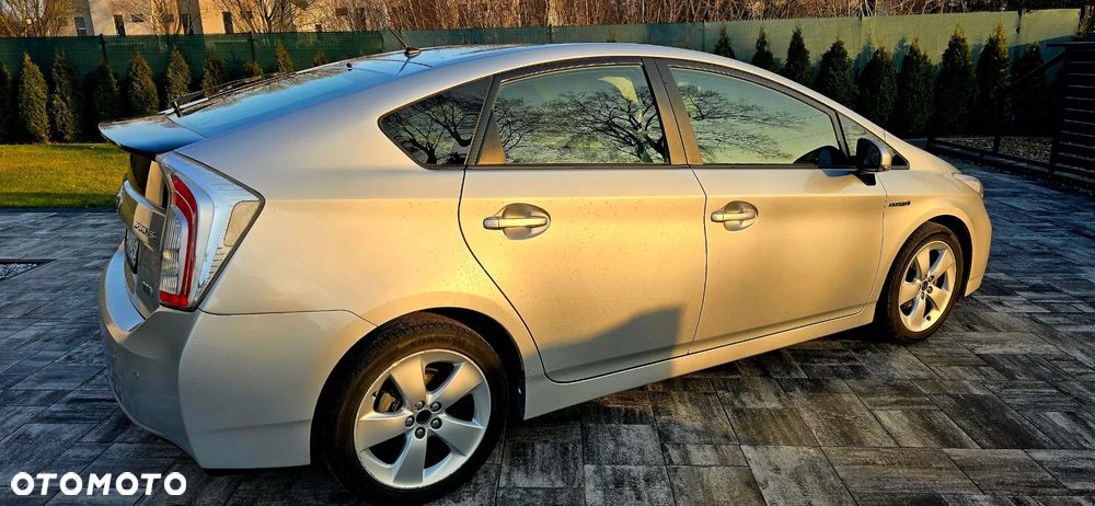 Toyota Prius (Hybrid) - 8