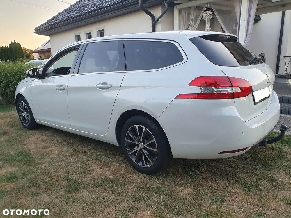 Peugeot 308 1.6 BlueHDi Allure S&S - 16