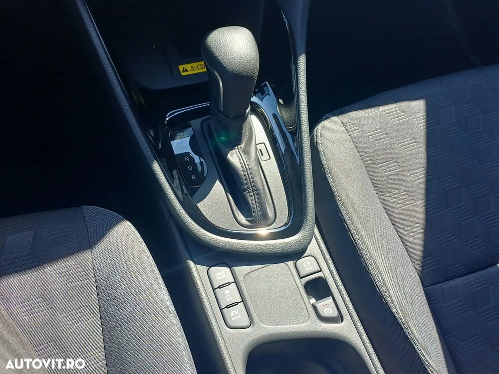 Toyota Yaris 1.5 VVT-i HSD Dynamic Plus Bi-tone - 21