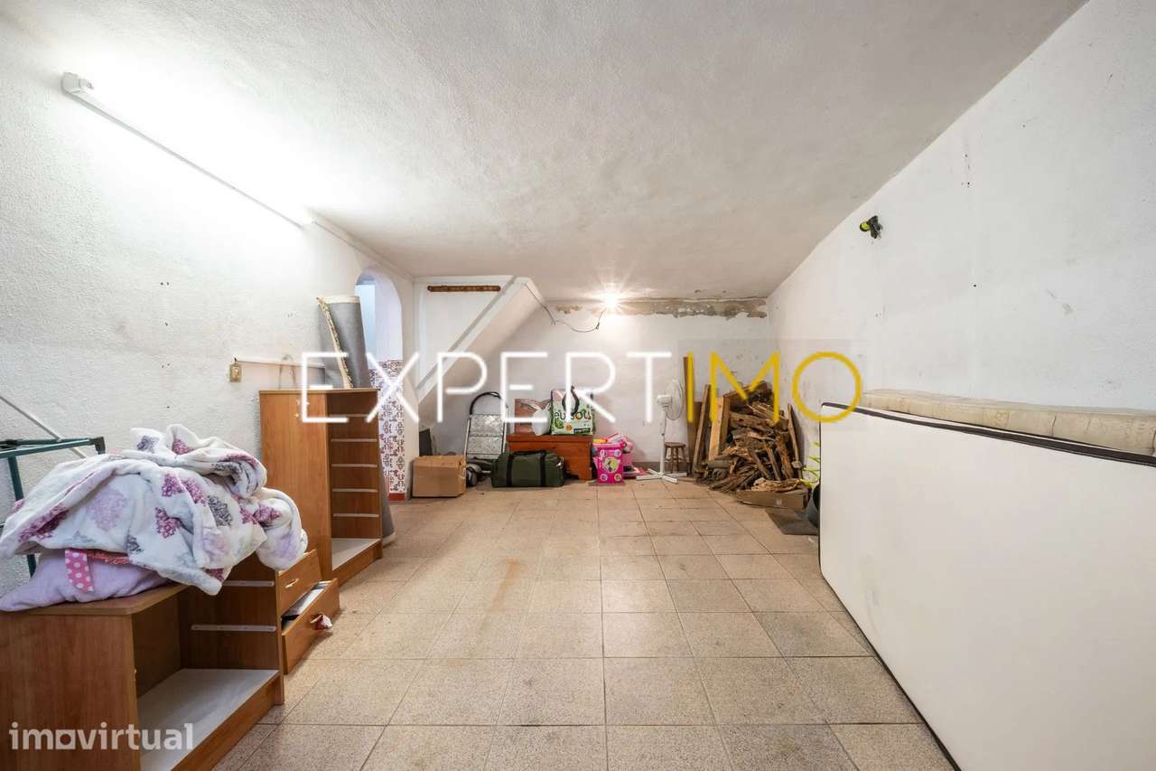 Moradia T4 com garagem e terreno com telheiro com forno a lenha - Grande imagem: 5/45