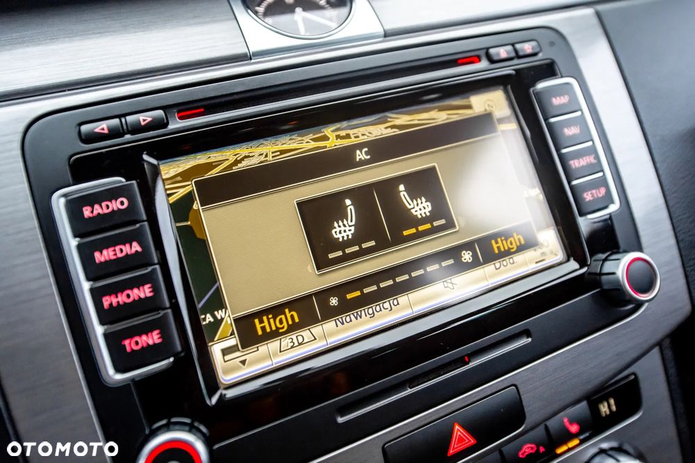 Volkswagen Passat Variant 2.0 TDI 4Motion DSG BlueMotion Tech Highline - 31
