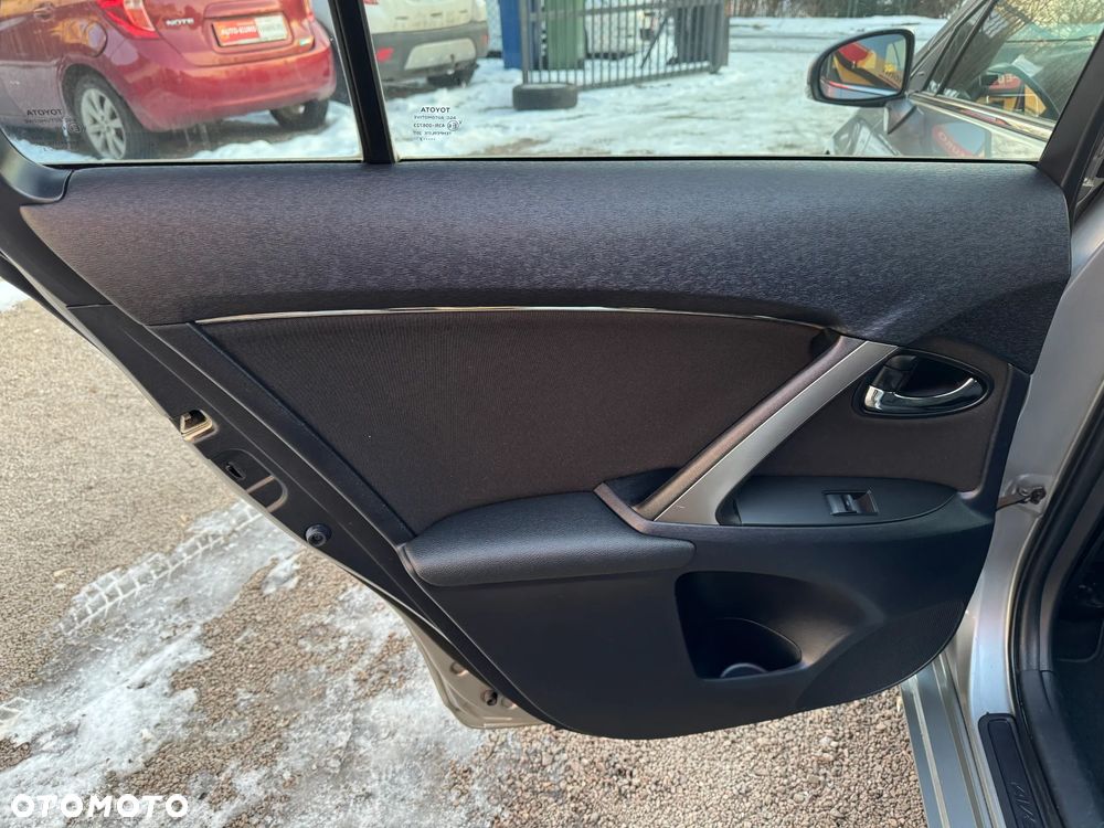 Toyota Avensis 1.6 Comfort - 11
