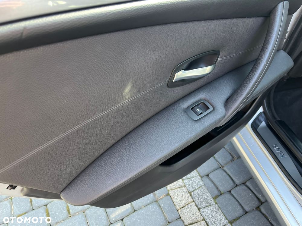 BMW Seria 5 523i - 8