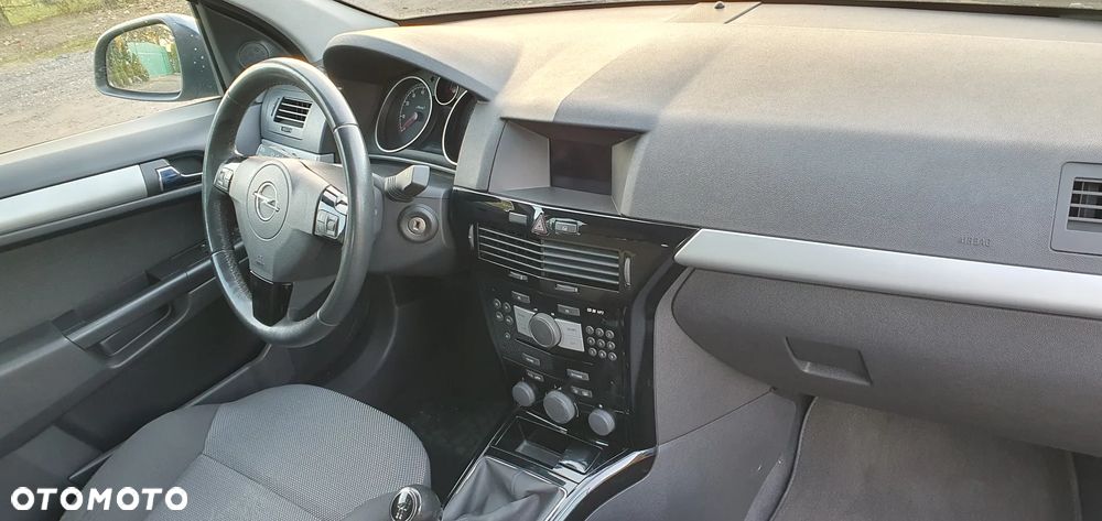 Opel Astra 1.6 150 Jahre - 12