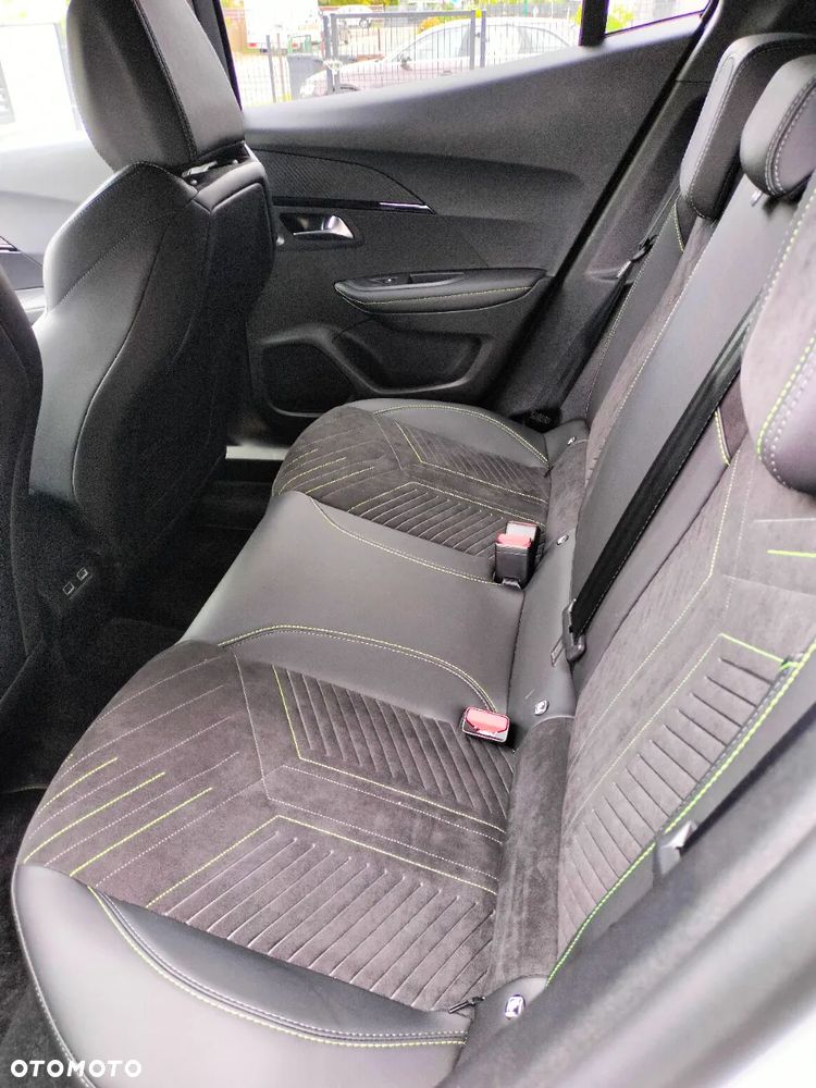 Peugeot 2008 Hybrid 136 e-DSC GT - 23