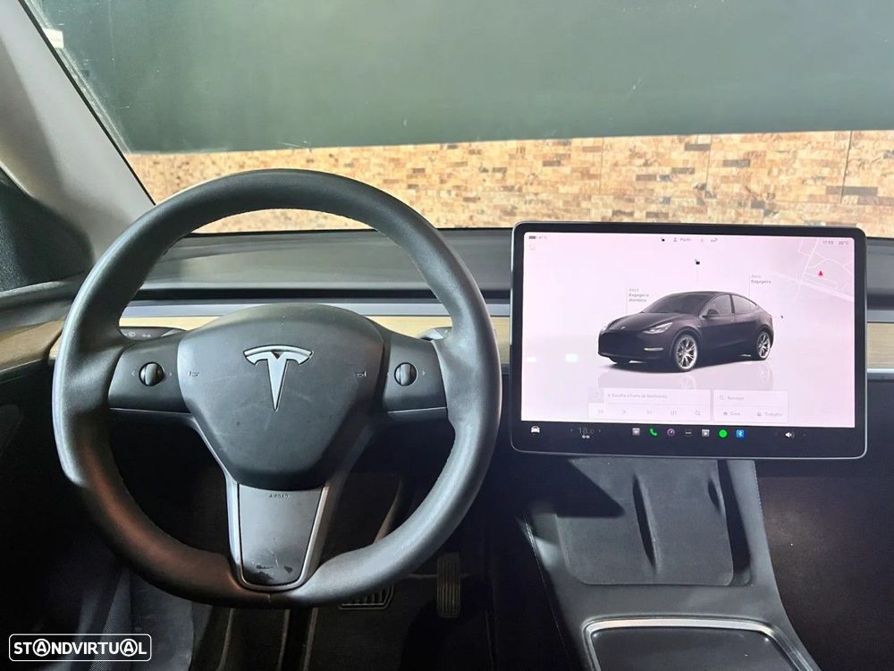 Tesla Model Y - 11