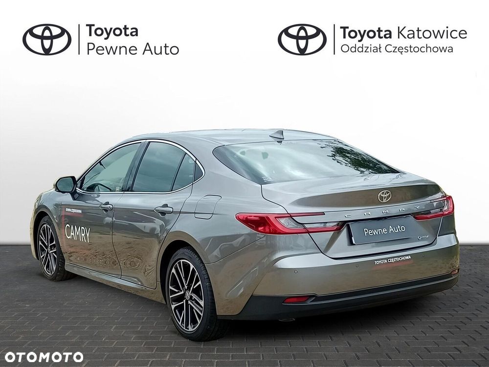 Toyota Camry - 3