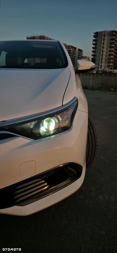 Toyota Auris 1.33 VVT-i Premium Comfort - 14