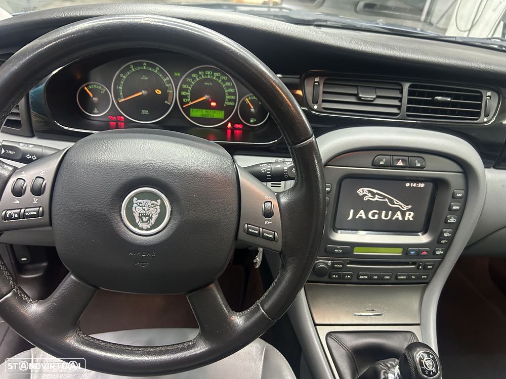 Jaguar X-Type 3.0 V6 Executive - 14