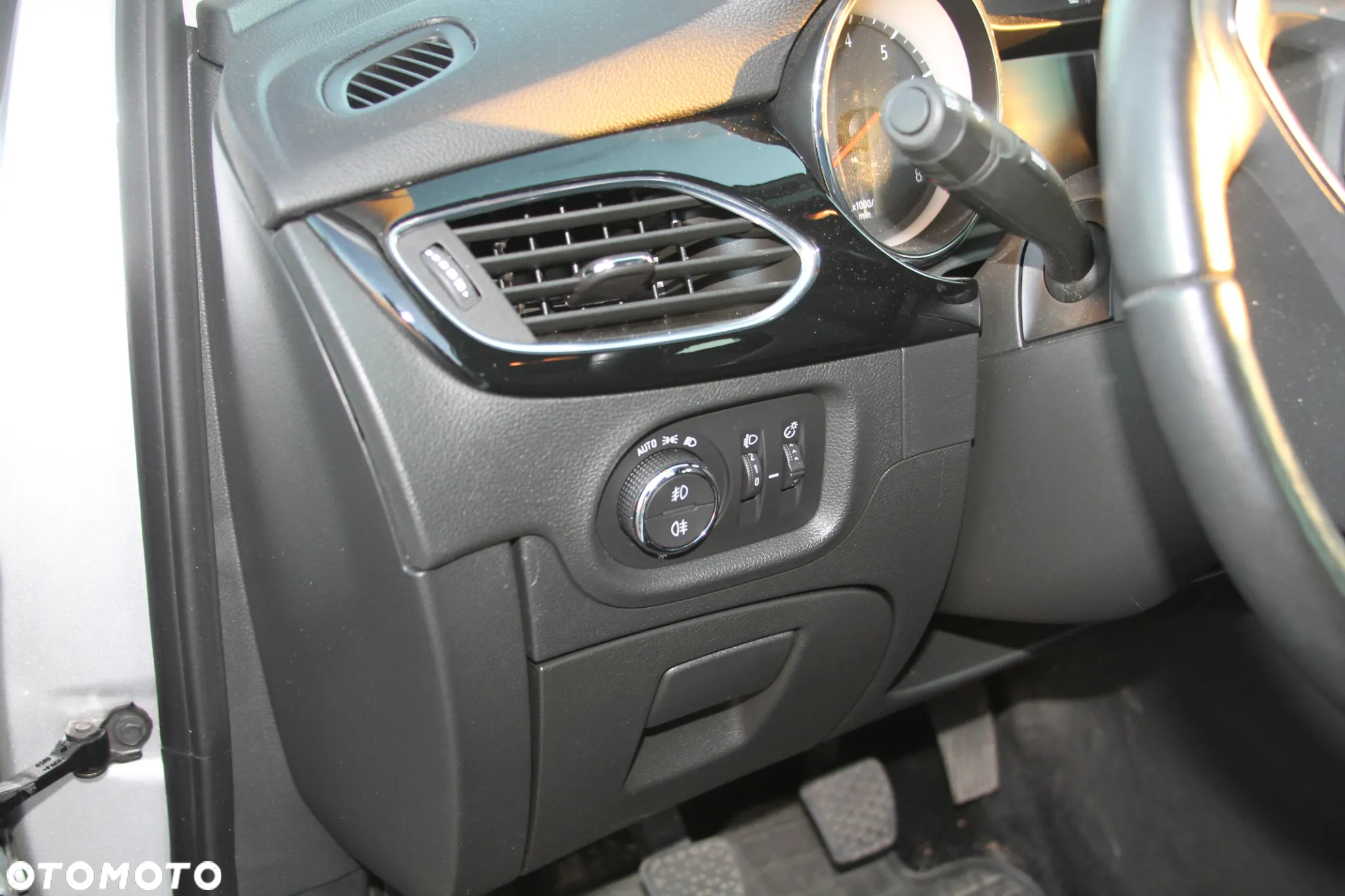 Opel Astra V 1.2 T Elegance S&S - 8