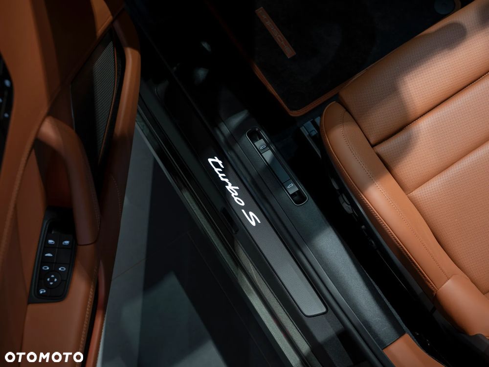 Porsche 911 Carrera Turbo S - 35