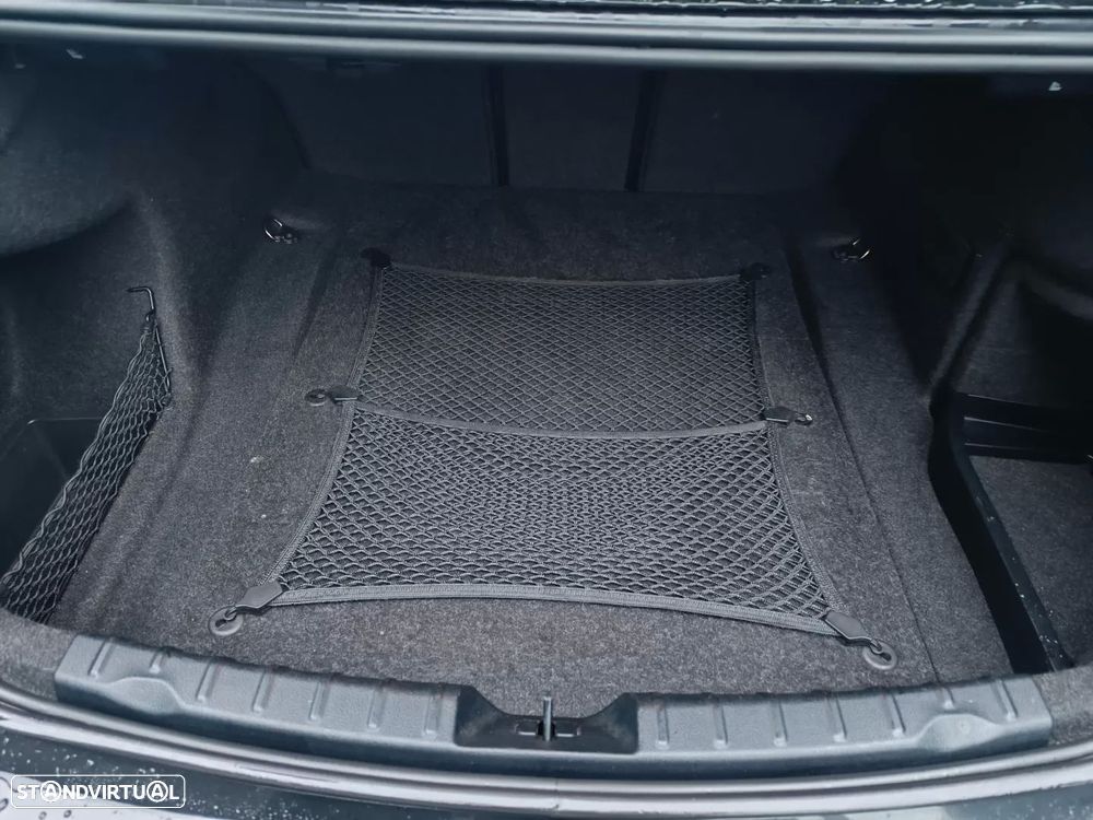 BMW 318 d Line Sport - 14