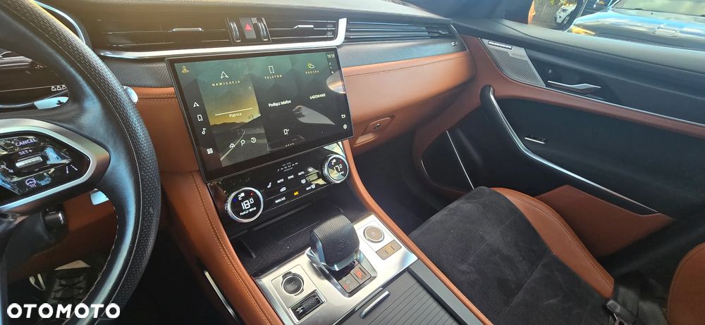 Jaguar F-Pace AWD SVR - 23