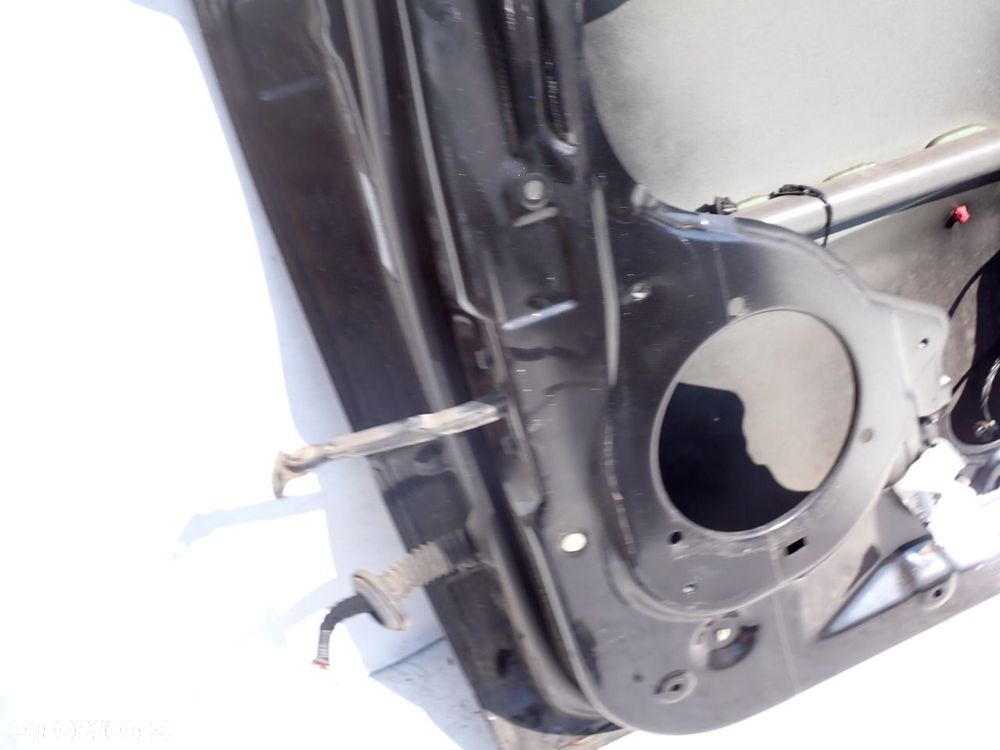 DRZWI PRAWY TYŁ KIA SPORTAGE 2.0 II LIFT KOL: 1K - 17