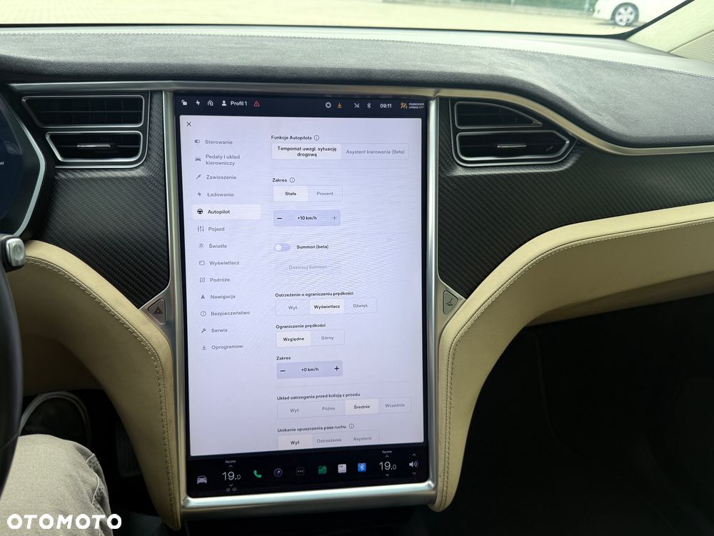 Tesla Model X - 22