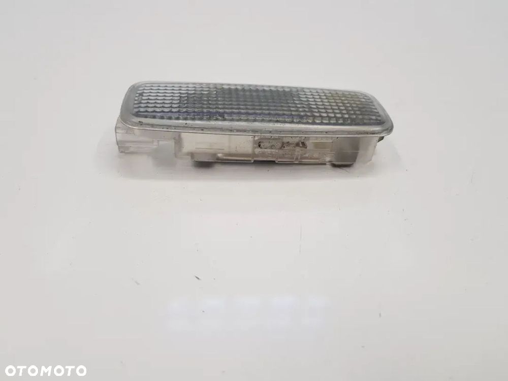 Lampka oświetlenie kabiny Audi A3 A4 4d0947105a 4e0947105 - 2