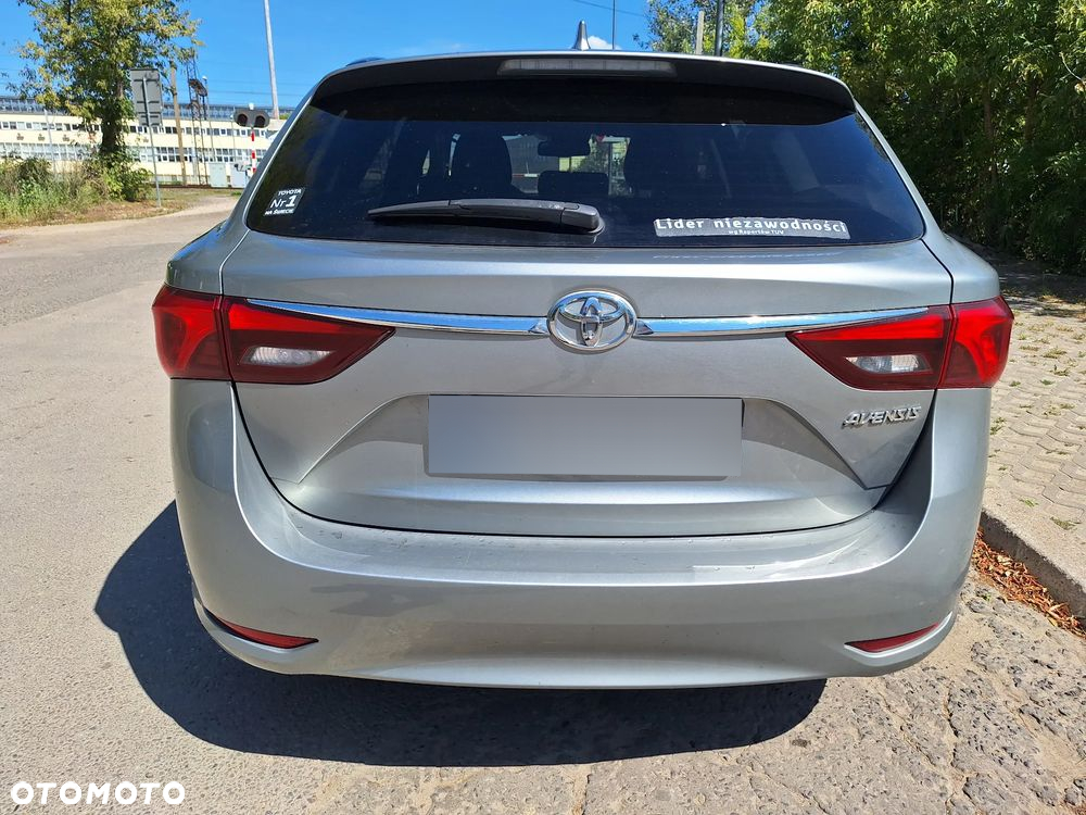 Toyota Avensis 1.8 Premium MS - 19
