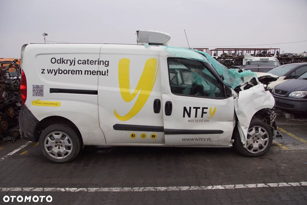 Auto na części - Fiat Doblo II Lift 1.6 Multijet 105 KM 263A8000 C635 249 2021R Silnik Skrzynia Drzwi Błotnik Zderzak Lampa Lusterko Klamka Deska Kokpit Sterownik Moduł Czujnik Licznik Panel Kierownica - 3