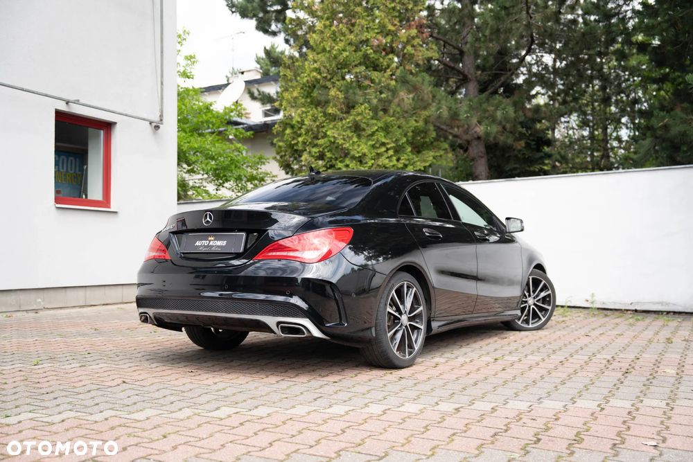 Mercedes-Benz CLA 180 7G-DCT - 4