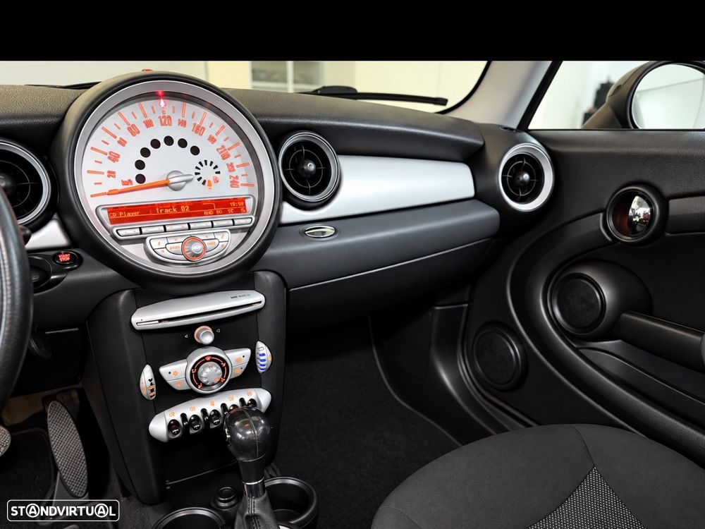 MINI 3 Portas Cooper D Auto - 16