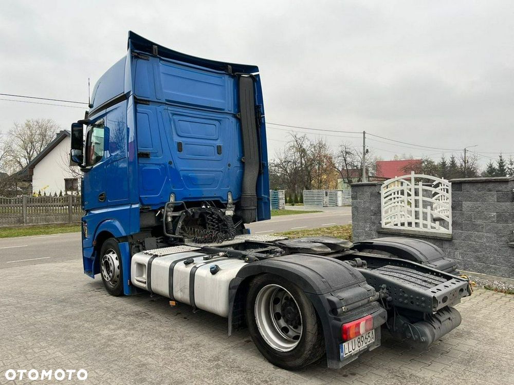 Mercedes-Benz 1845 - 9