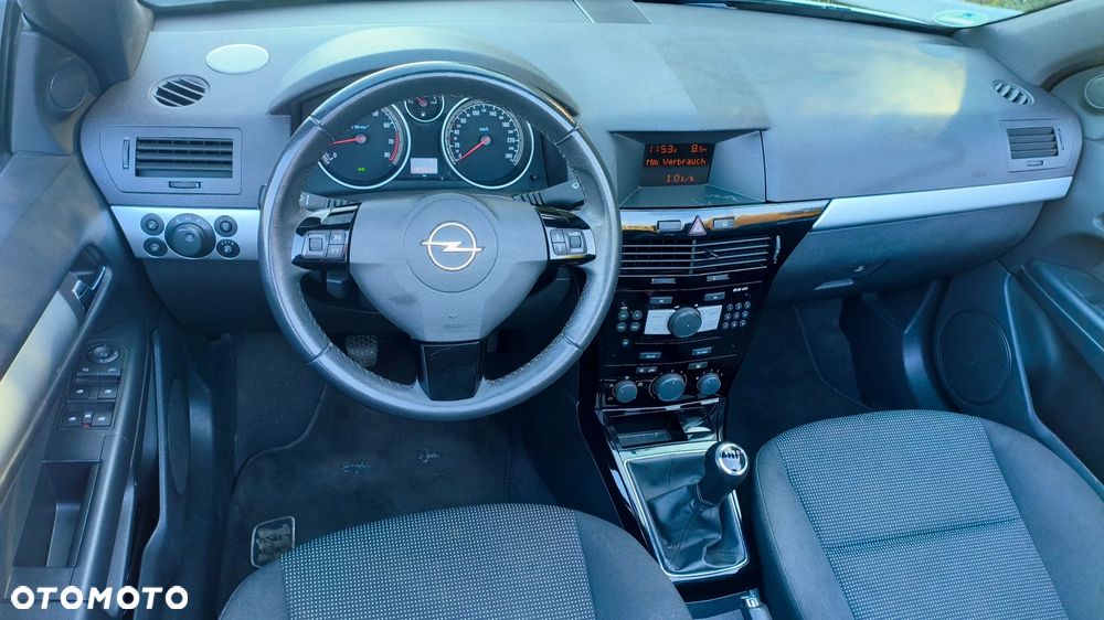 Opel Astra 1.8 Edition 111 Jahre - 12
