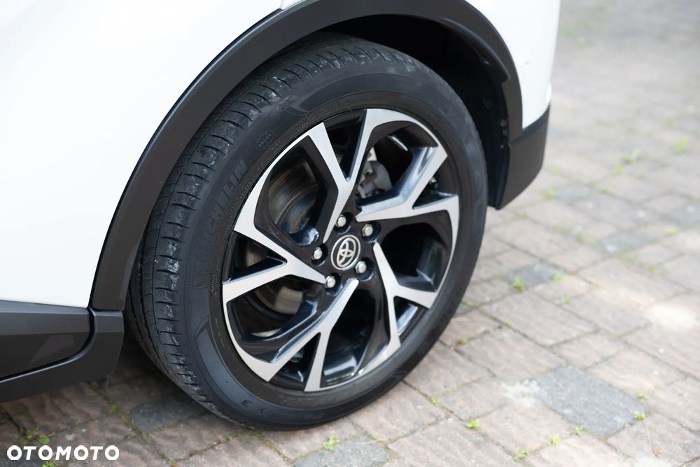 Toyota C-HR 2.0 Hybrid Executive - 38