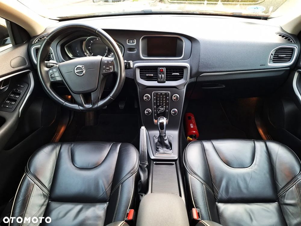 Volvo V40 D2 - 24