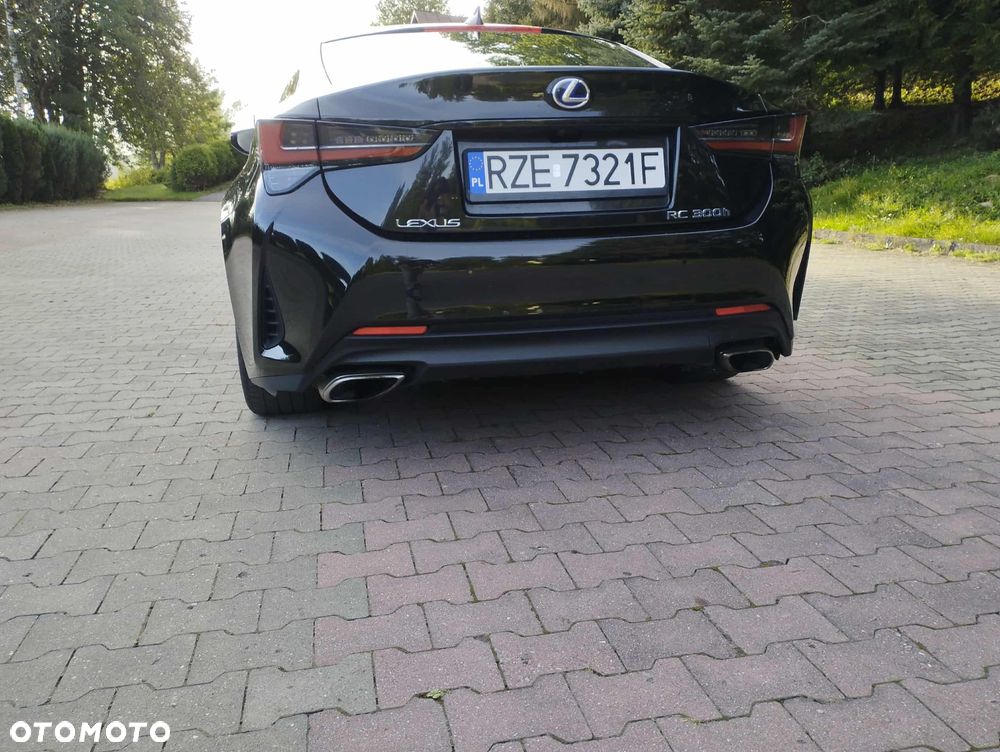 Lexus RC 300h F Sport - 9